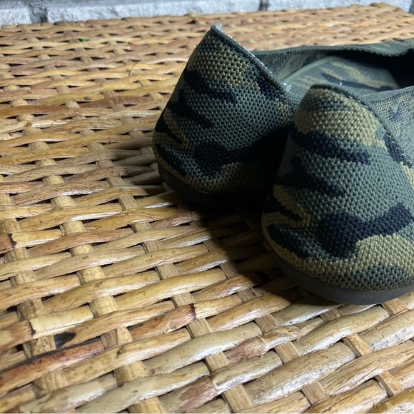 Steve Madden Rosy Point Toe Ballet Flat - Picture 6 of 6